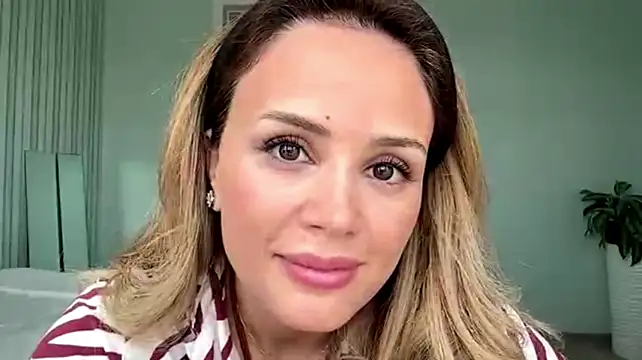 SayraPie's Live Sex Cam Show