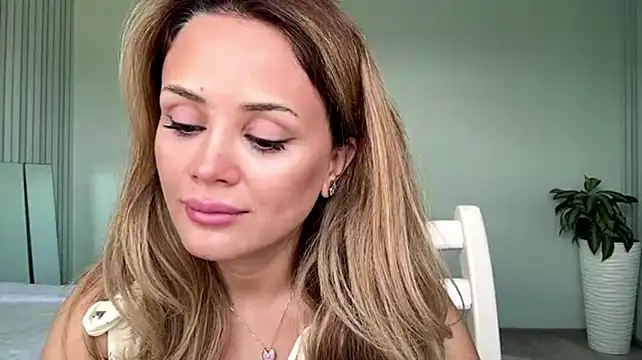 XXX chat uživo modela SayraPie