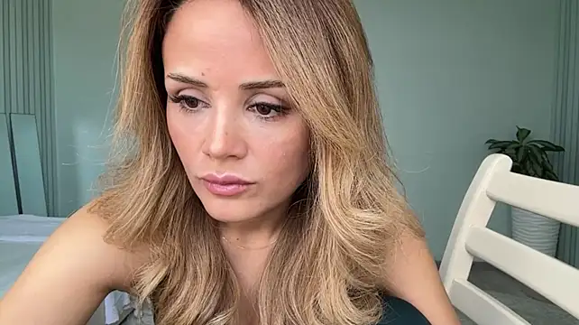 SayraPie's Live Sex Cam Show