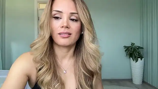 SayraPie's Live XXX Chat