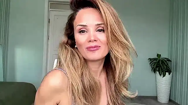 SayraPie webcam show
