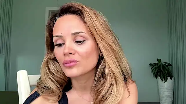 Show modela SayraPie na web-kameri