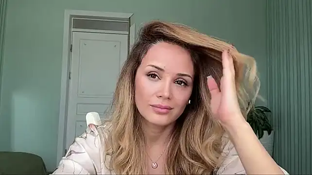SayraPie Adlı Modelin Canlı XXX Sohbeti