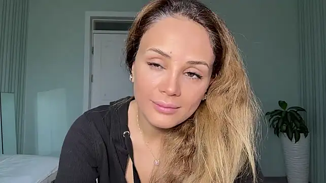 SayraPie's Webcam Show