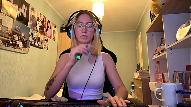 Show modela SoniaKotts na web-kameri