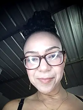 Chat +18 de CrissDessire ao vivo
