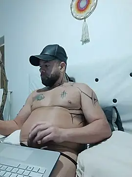 Show modela LatinoSensual45 na web-kameri