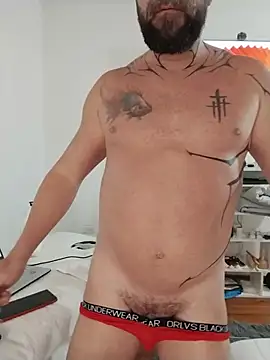 Show modela L4tinoSensu4l45 na web-kameri