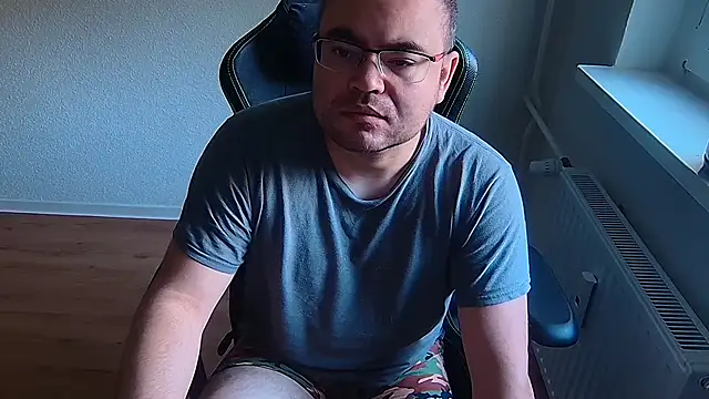 Latexboy893 webcam show
