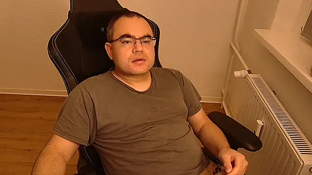 Latexboy893 webkamerás műsora