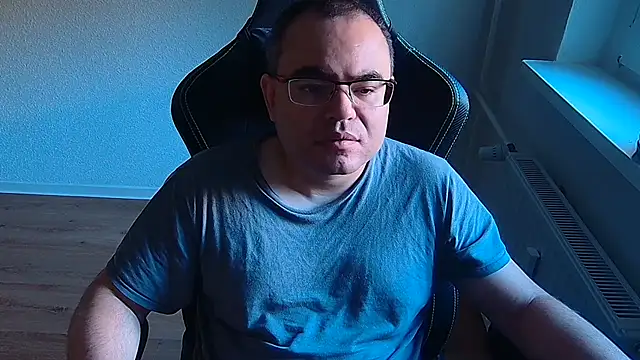 Latexboy893 webcam show