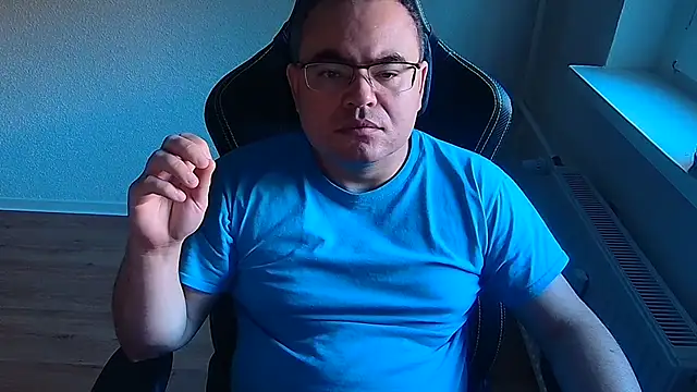 Pokazy przed kamerką – Latexboy893