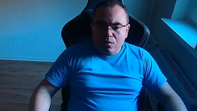 Pokazy przed kamerką – Latexboy893