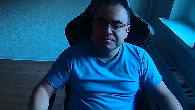 הופעת וובקאם של Latexboy893
