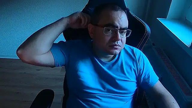Latexboy893 webkamerás műsora