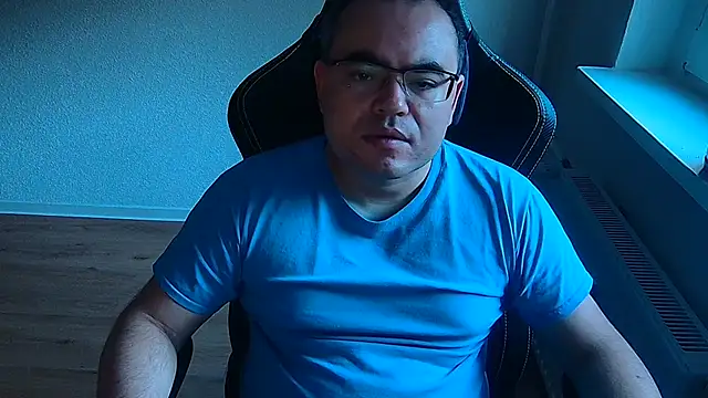 Latexboy893 Webcam Show