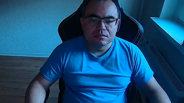 Show modela Latexboy893 na web-kameri