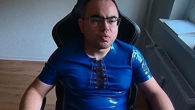 Pokazy przed kamerką – Latexboy893