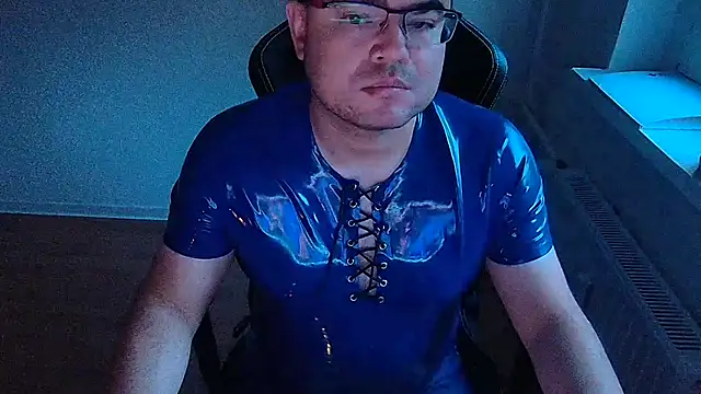 Show modela Latexboy893 na web-kameri