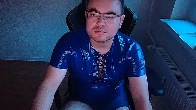 Show modela Latexboy893 na web-kameri