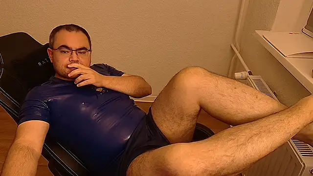 Latexboy893 Show in webcam