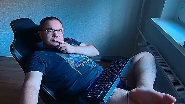 Latexboy893 webkamerás műsora