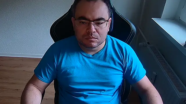 Latexboy893 Webcam show