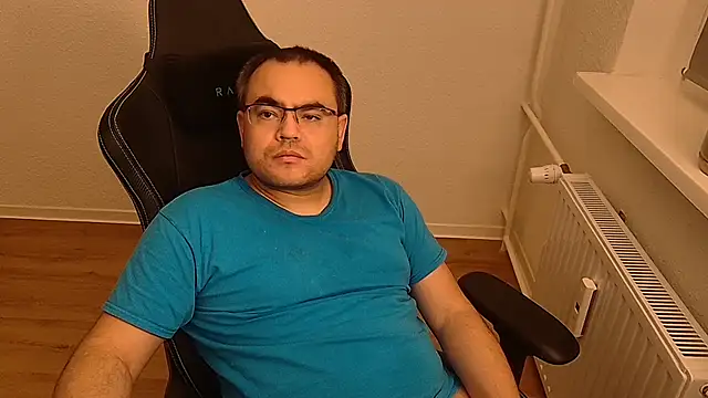 Latexboy893 Webcam show