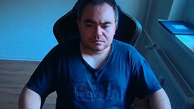 Latexboy893 Webcam show
