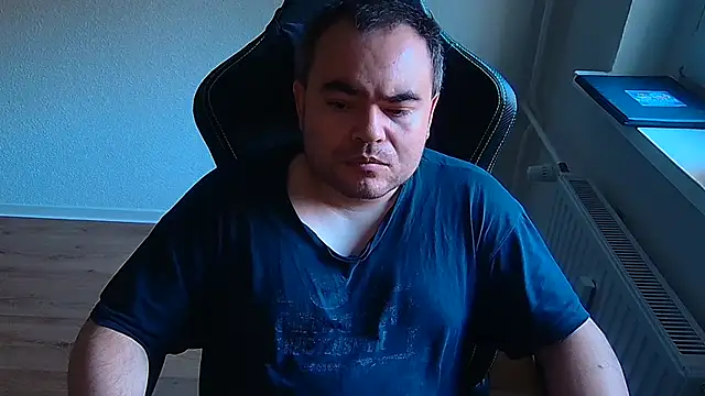 Latexboy893 webcam show