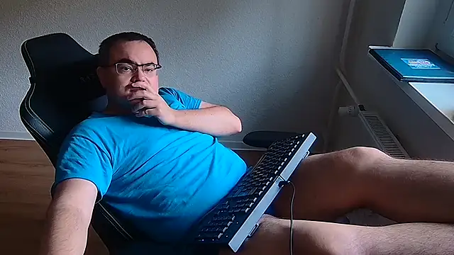 Latexboy893's Webcam Show