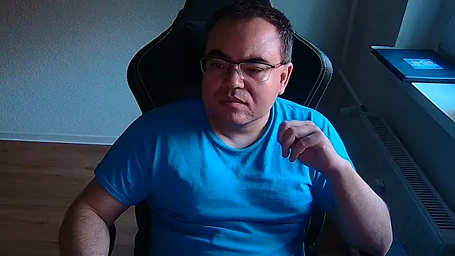 عرض كام Latexboy893