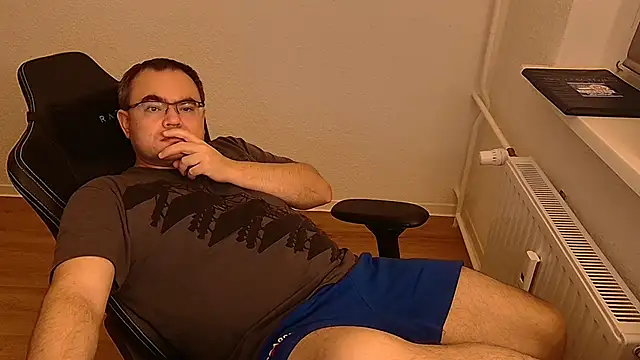 Latexboy893 Show in webcam