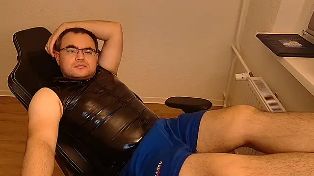 Pokazy przed kamerką – Latexboy893