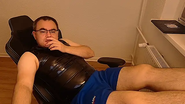 Show modela Latexboy893 na web-kameri