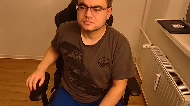 Latexboy893 webcam show