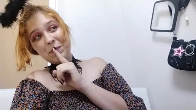 RedieChloe Adlı Modelin Canlı XXX Sohbeti
