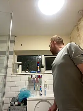 הופעת וובקאם של comfortinglover1
