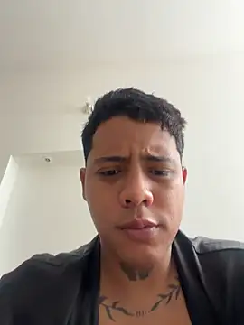 Alejandro_LatinBoy Adlı Modelin Web Kamerası Şovu