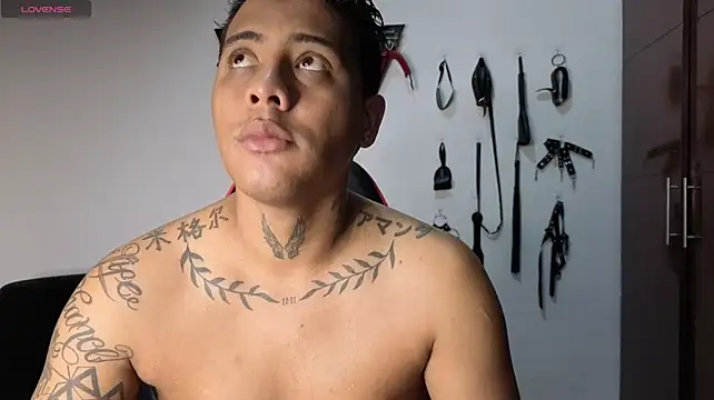 Show modela Alejandro_LatinBoy na web-kameri