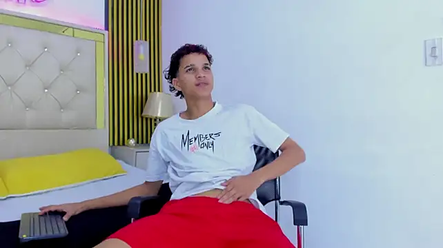 הופעת וובקאם של JustinSecret