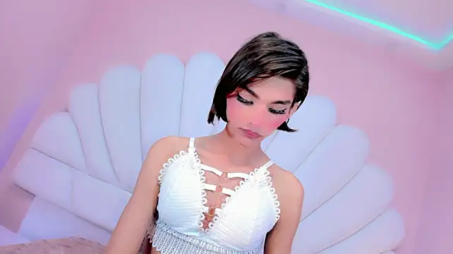 SARAGUILARR Show in webcam