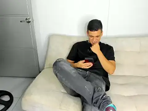 Show modela ronal_18_sexy na web-kameri