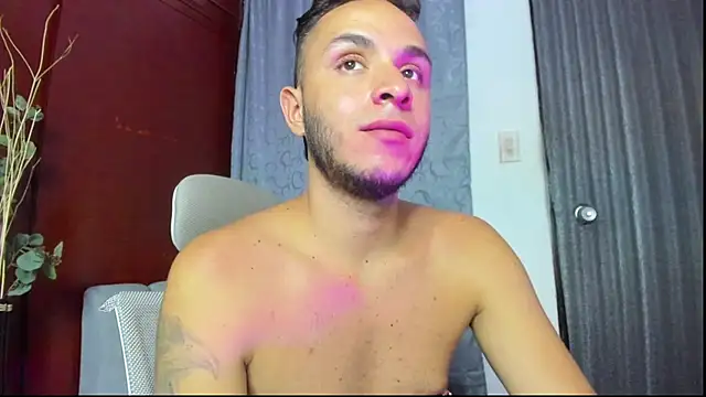 Show modela Santiagovilla_031 na web-kameri