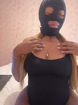 MlleDiorrn Webbikameraesitys