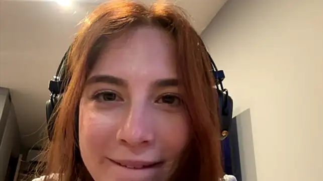 הופעת וובקאם של ConstanceMayo