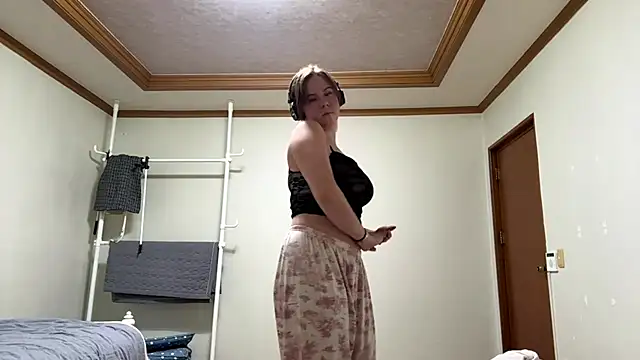 AmieOkuniewski Webcam-Show