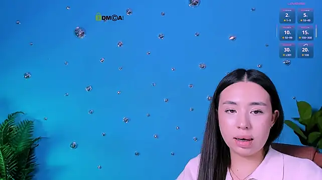dominika_glow: διαδικτυακό σόου στην κάμερα