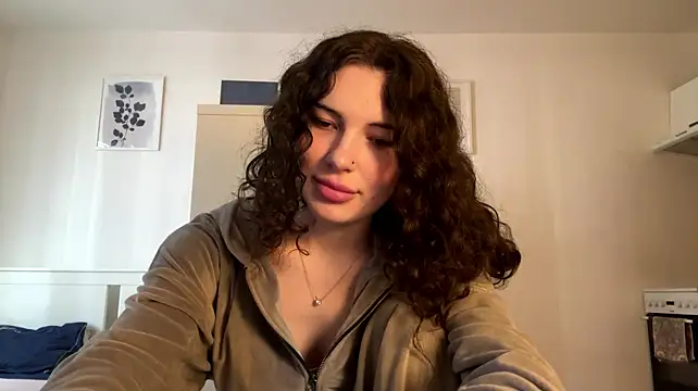 Show modela naughty_glrl na web-kameri