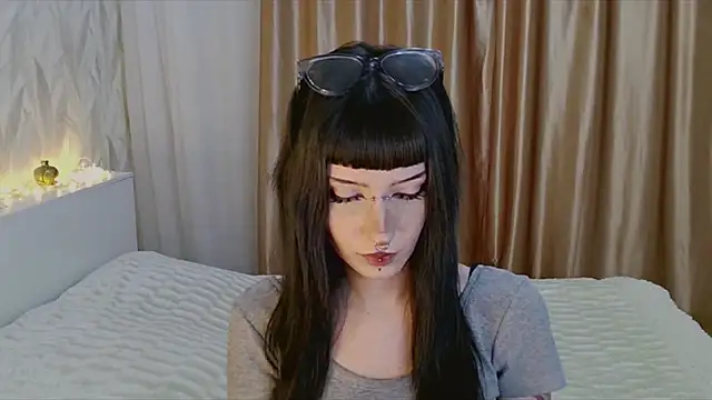 Nicole1sHere: онлайн-секс-чат